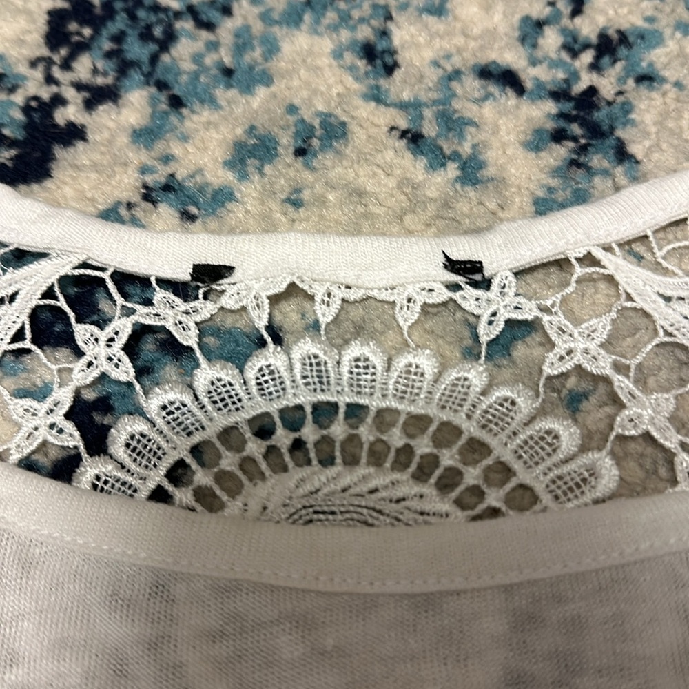 So Pretty! Lace/Linen Top - Picture 12 of 13